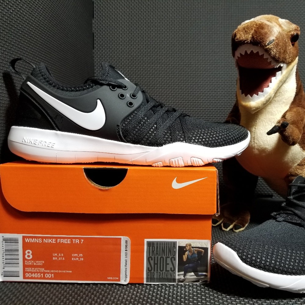NEW Nike Free TR 7